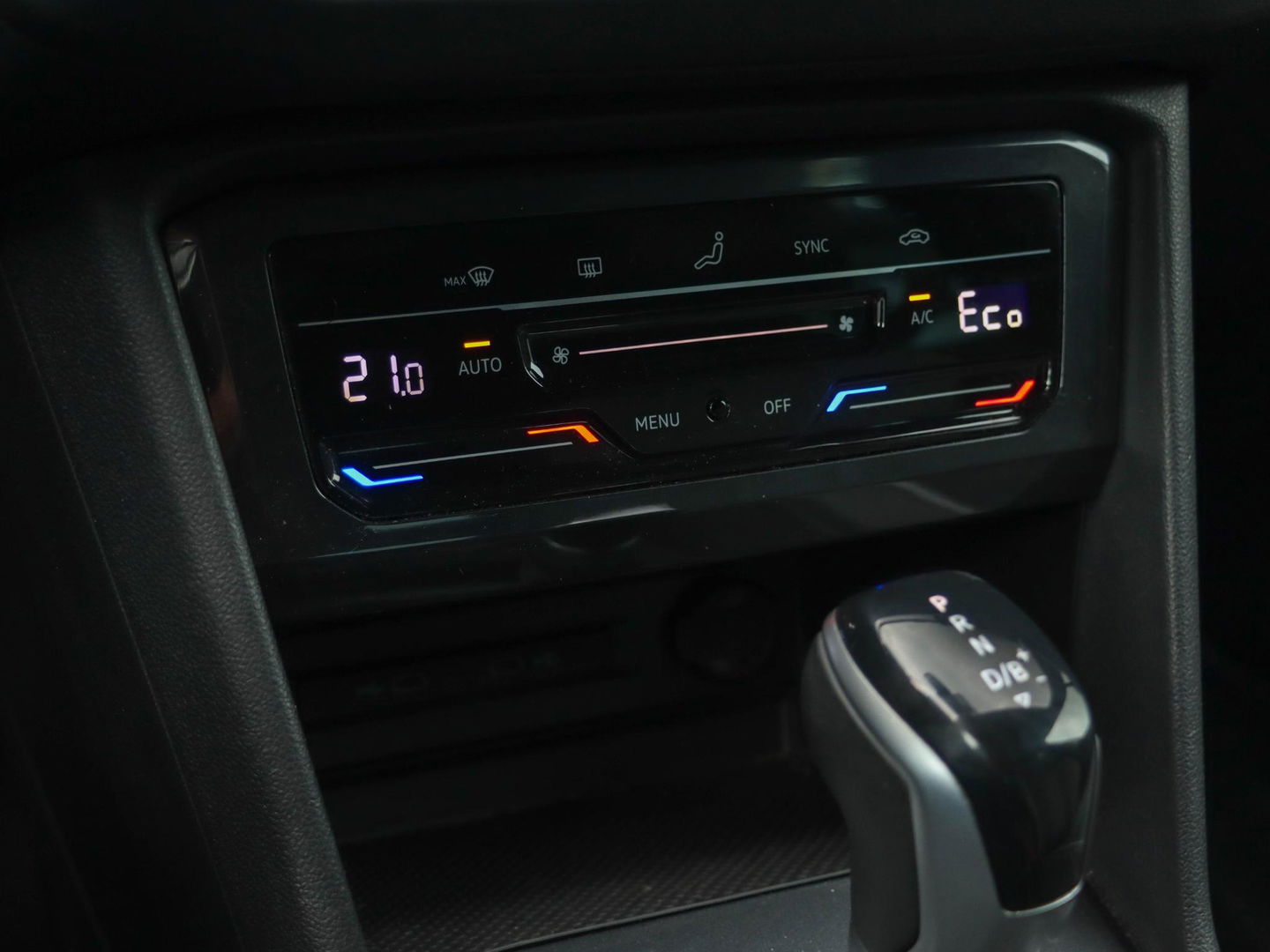 Volkswagen Tiguan 1.4 eHybrid R-Line 245PK Matrix LED 20 inch 30.000km!