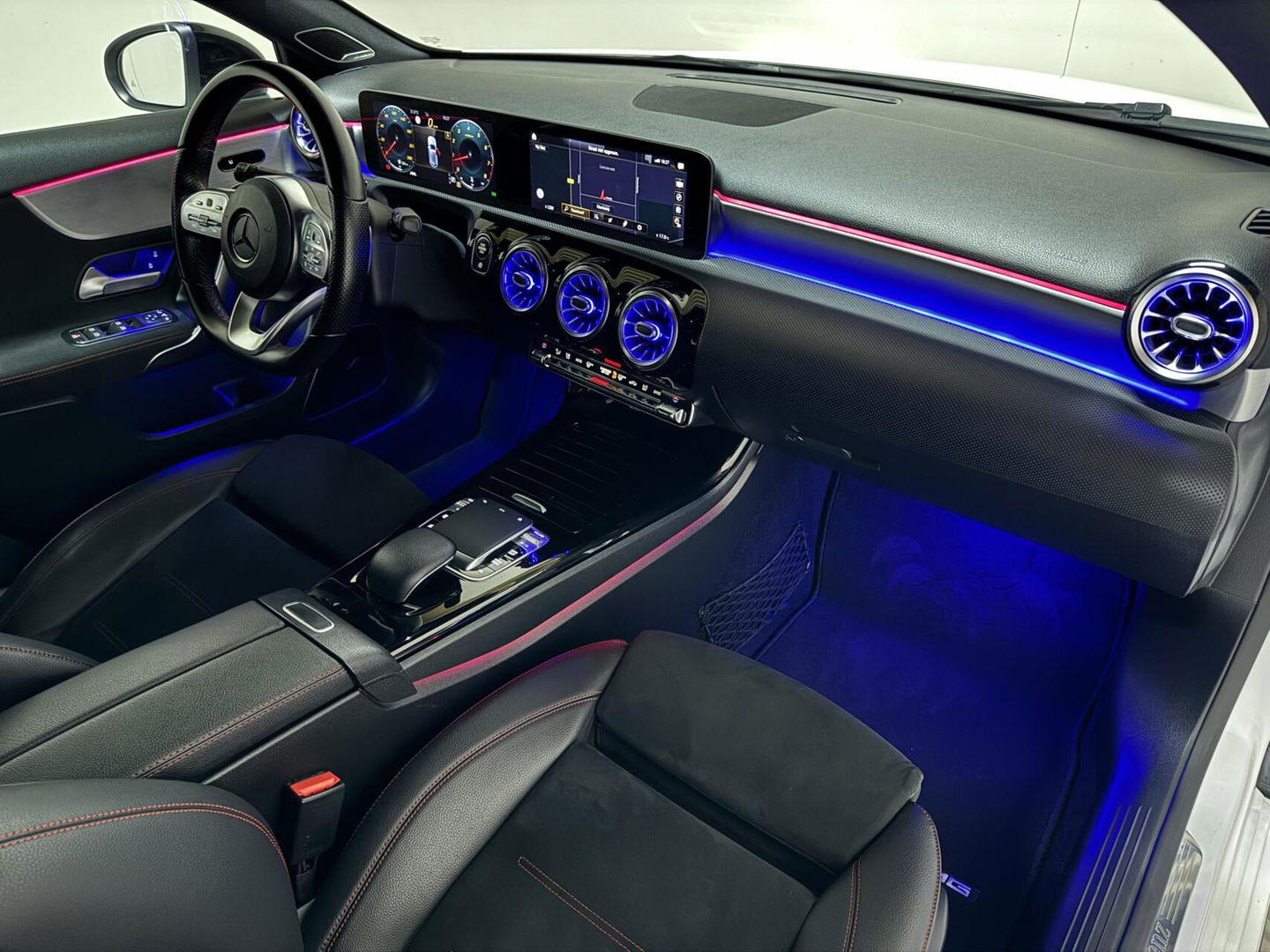 Mercedes-Benz A-Klasse 250 AMG Pano Sfeer 360° Burmester Navi Cruise