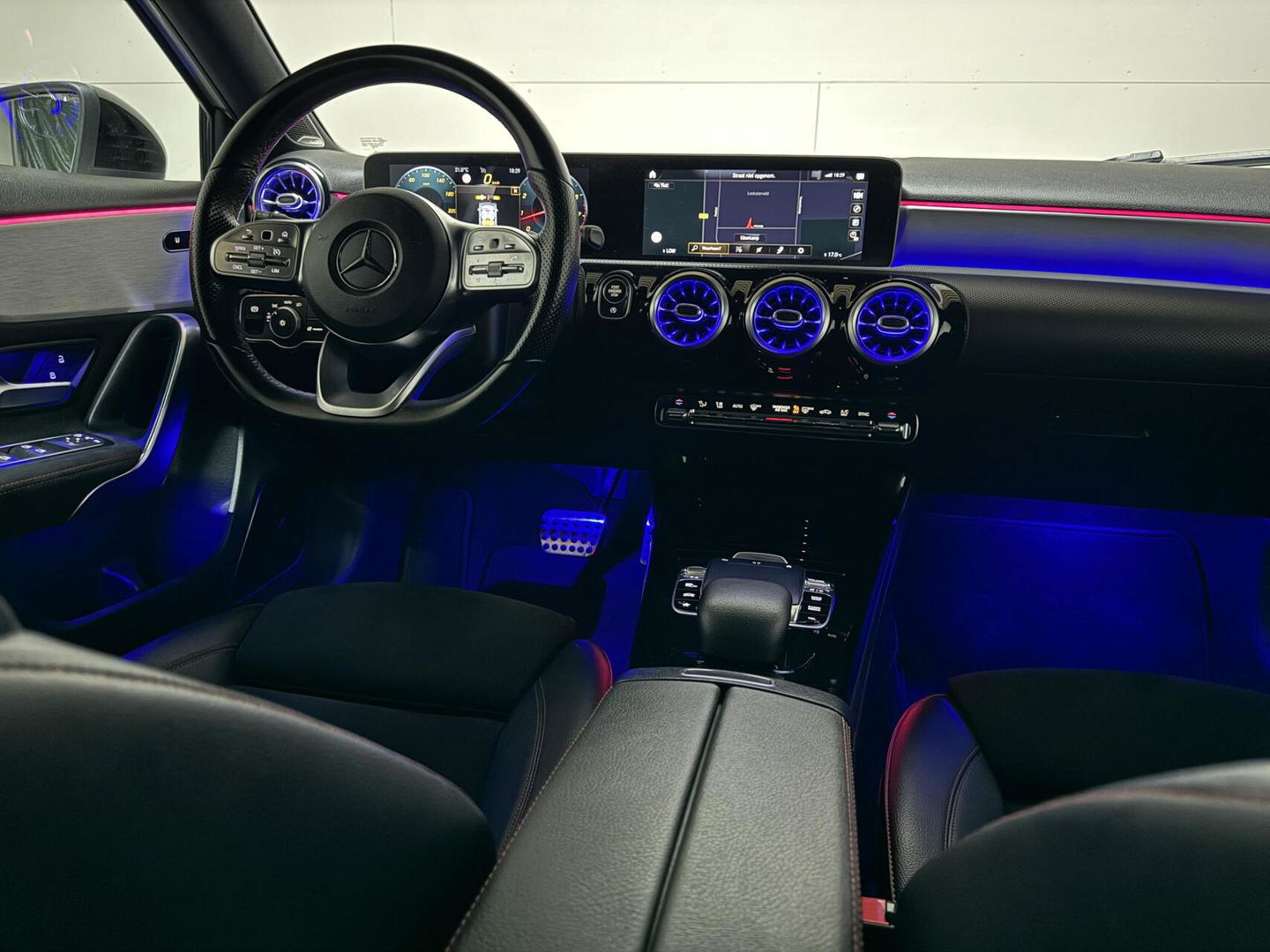 Mercedes-Benz A-Klasse 250 AMG Pano Sfeer 360° Burmester Navi Cruise