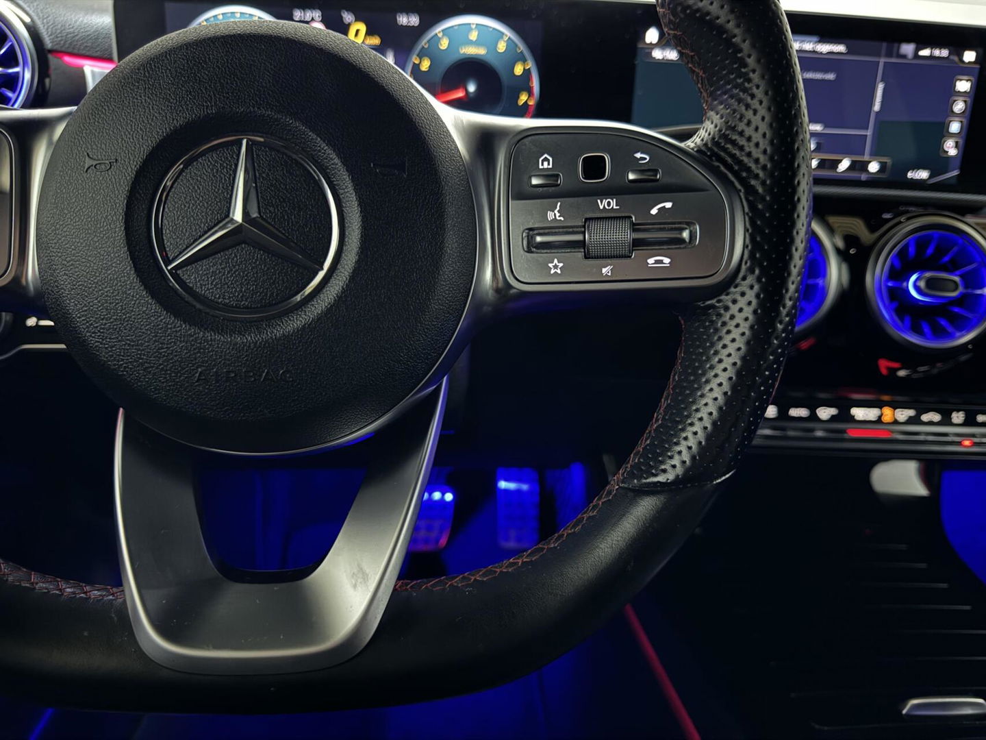 Mercedes-Benz A-Klasse 250 AMG Pano Sfeer 360° Burmester Navi Cruise