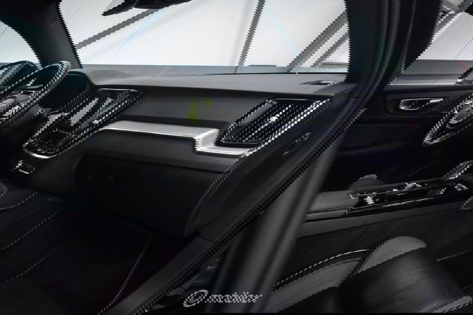 Volvo V60 2.0 T6 Recharge AWD R-Design 340 pk | Harman kardon | Adaptive | Stoel + stuurwiel verwarming | Trekhaak | DAB | LED | Memory |