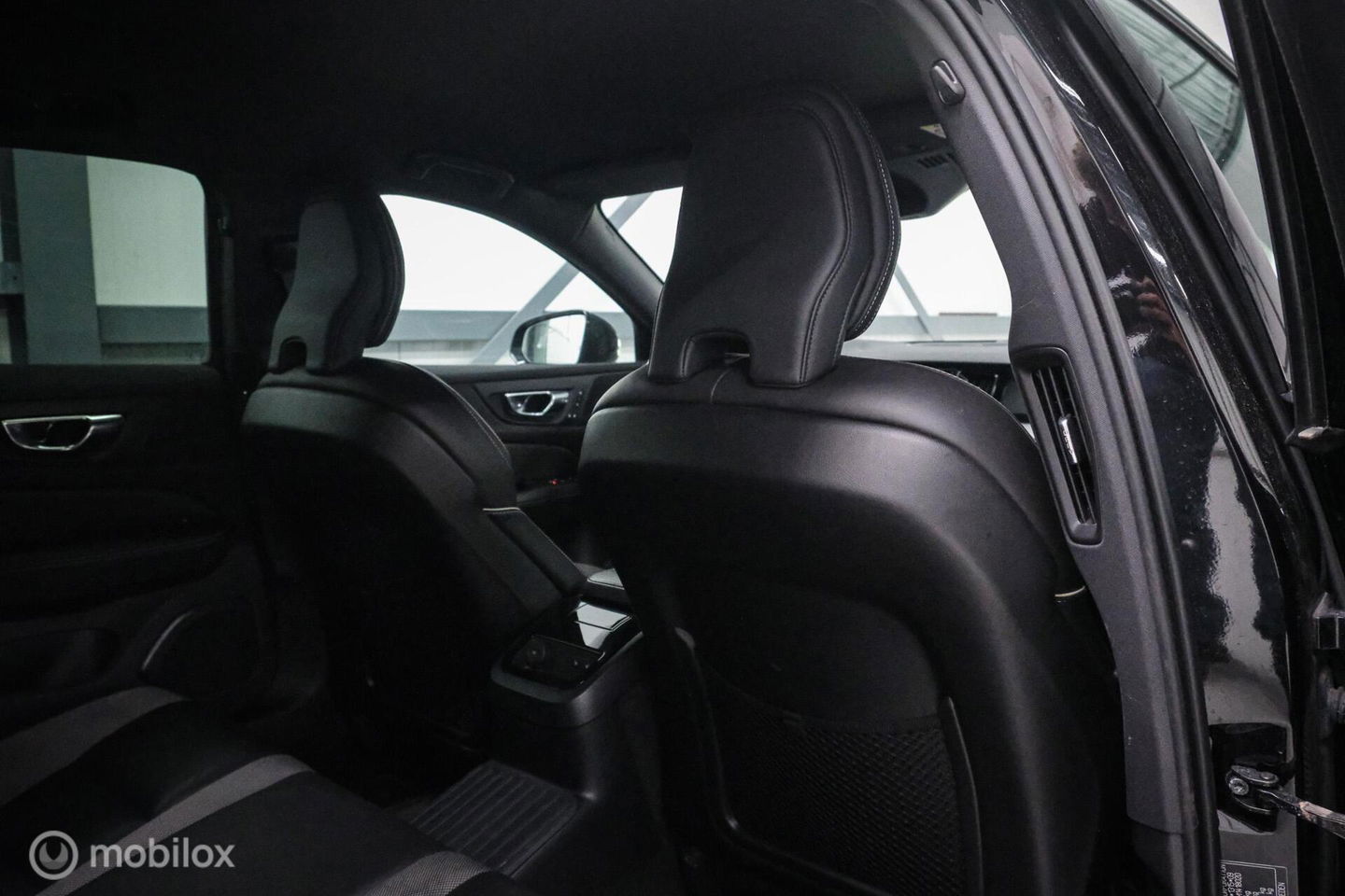 Volvo V60 2.0 T6 Recharge AWD R-Design 340 pk | Harman kardon | Adaptive | Stoel + stuurwiel verwarming | Trekhaak | DAB | LED | Memory |