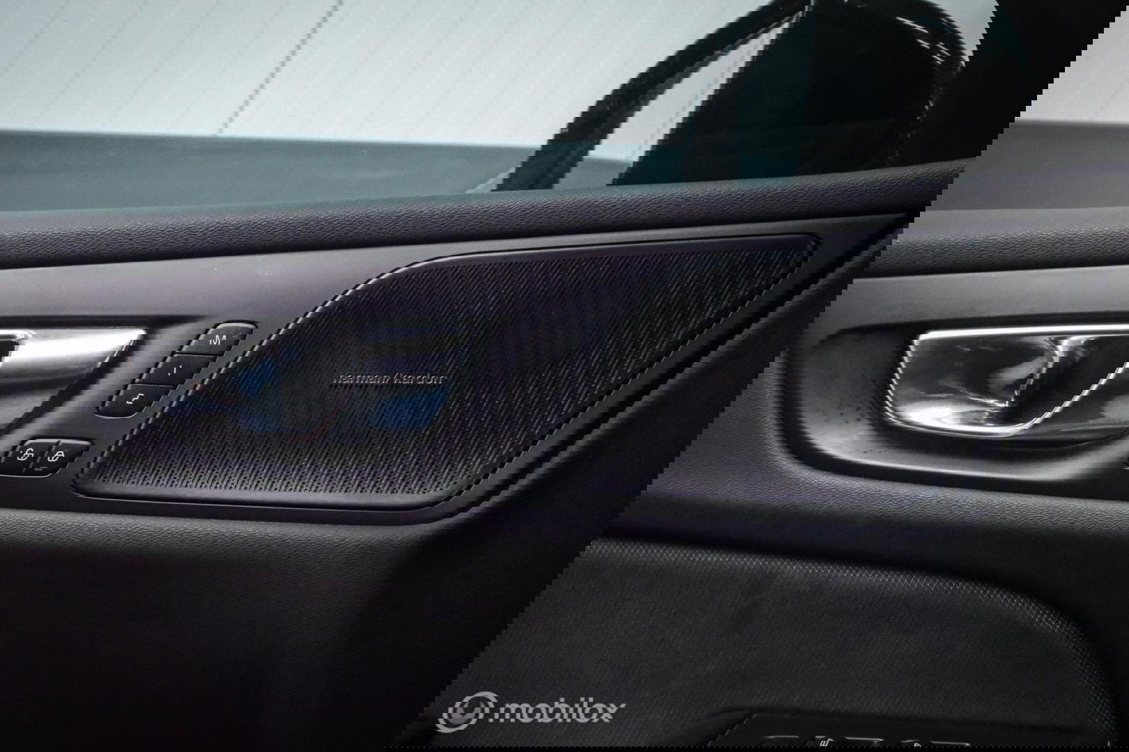 Volvo V60 2.0 T6 Recharge AWD R-Design 340 pk | Harman kardon | Adaptive | Stoel + stuurwiel verwarming | Trekhaak | DAB | LED | Memory |