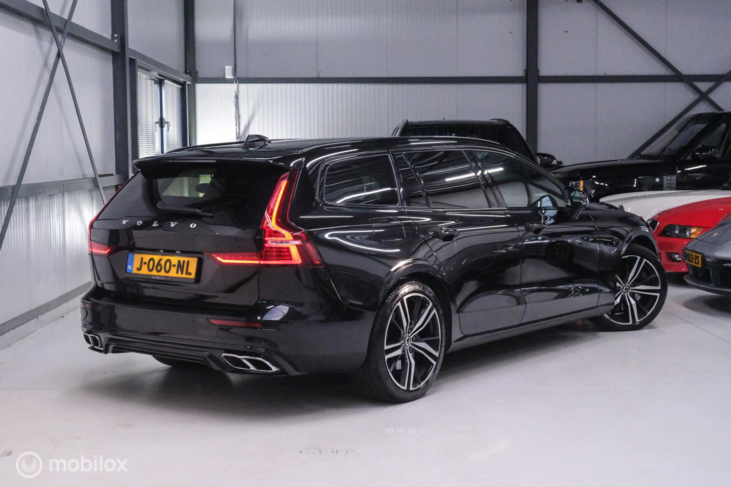 Volvo V60 2.0 T6 Recharge AWD R-Design 340 pk | Harman kardon | Adaptive | Stoel + stuurwiel verwarming | Trekhaak | DAB | LED | Memory |