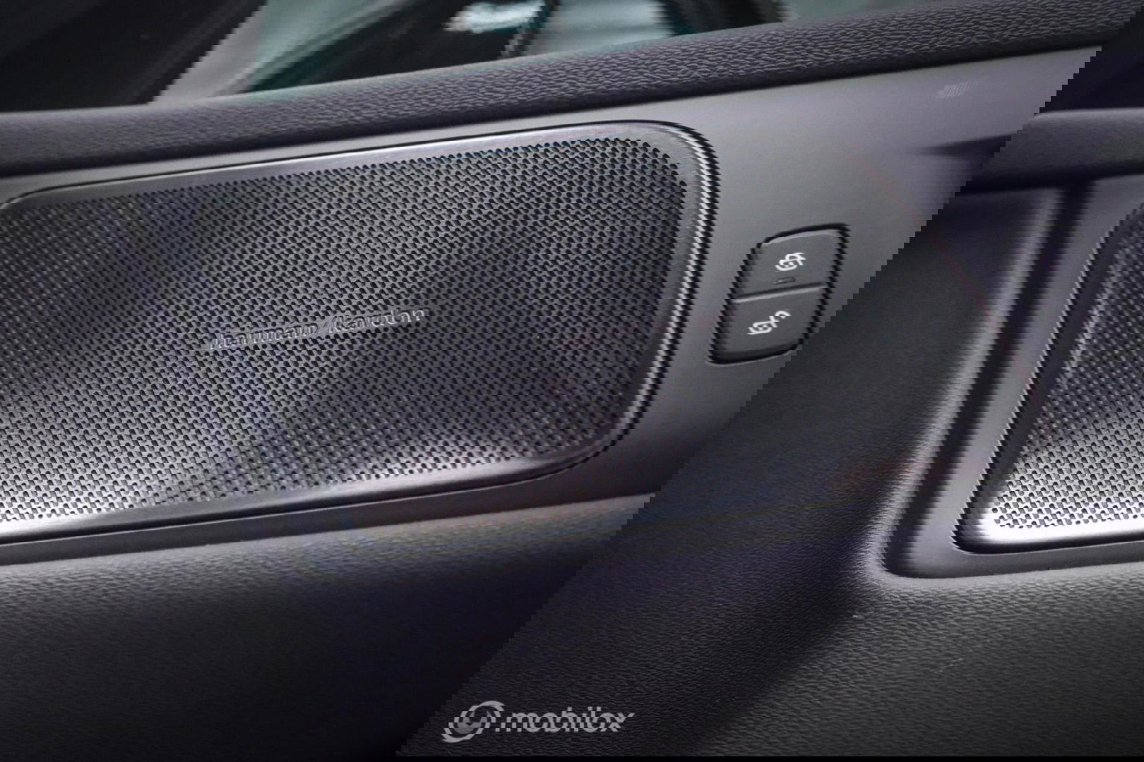 Volvo V60 2.0 T6 Recharge AWD R-Design 340 pk | Harman kardon | Adaptive | Stoel + stuurwiel verwarming | Trekhaak | DAB | LED | Memory |
