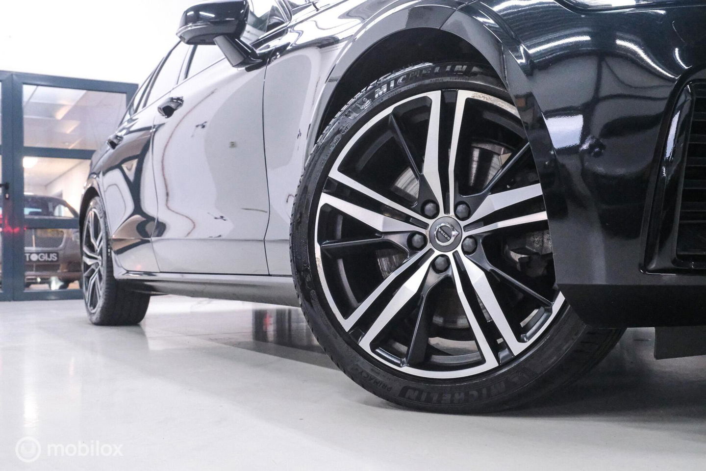 Volvo V60 2.0 T6 Recharge AWD R-Design 340 pk | Harman kardon | Adaptive | Stoel + stuurwiel verwarming | Trekhaak | DAB | LED | Memory |