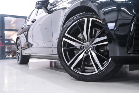 Volvo V60 2.0 T6 Recharge AWD R-Design 340 pk | Harman kardon | Adaptive | Stoel + stuurwiel verwarming | Trekhaak | DAB | LED | Memory |