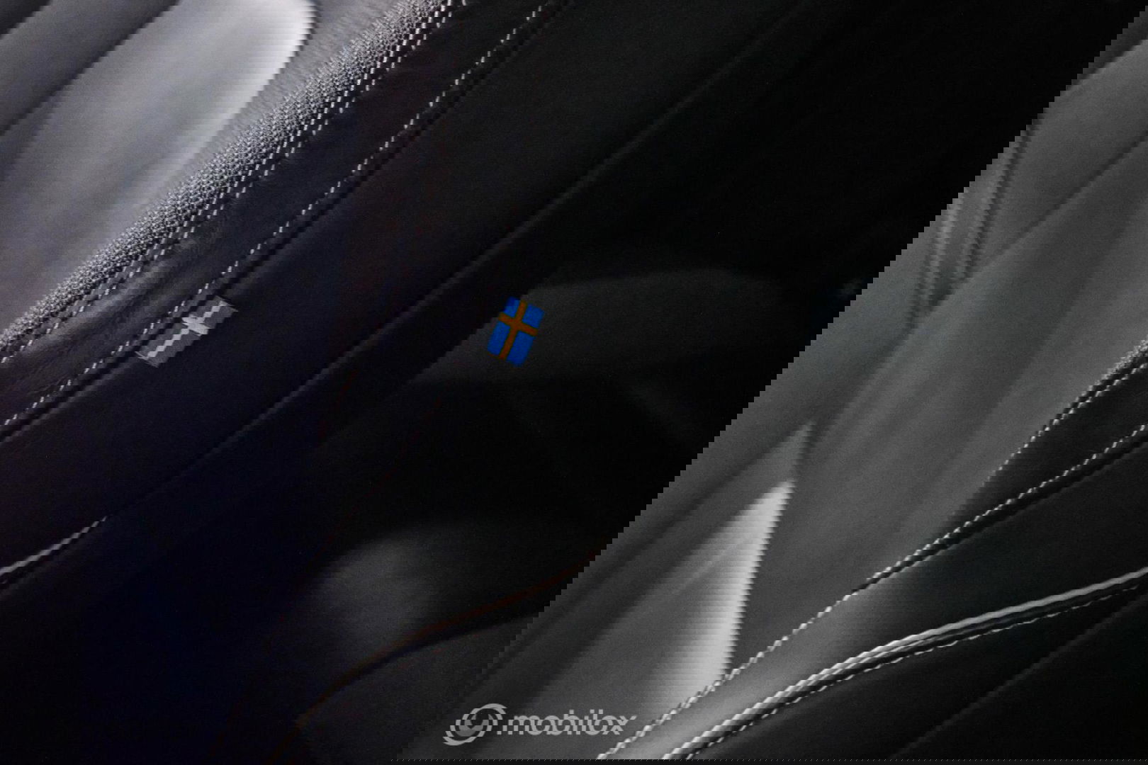 Volvo V60 2.0 T6 Recharge AWD R-Design 340 pk | Harman kardon | Adaptive | Stoel + stuurwiel verwarming | Trekhaak | DAB | LED | Memory |