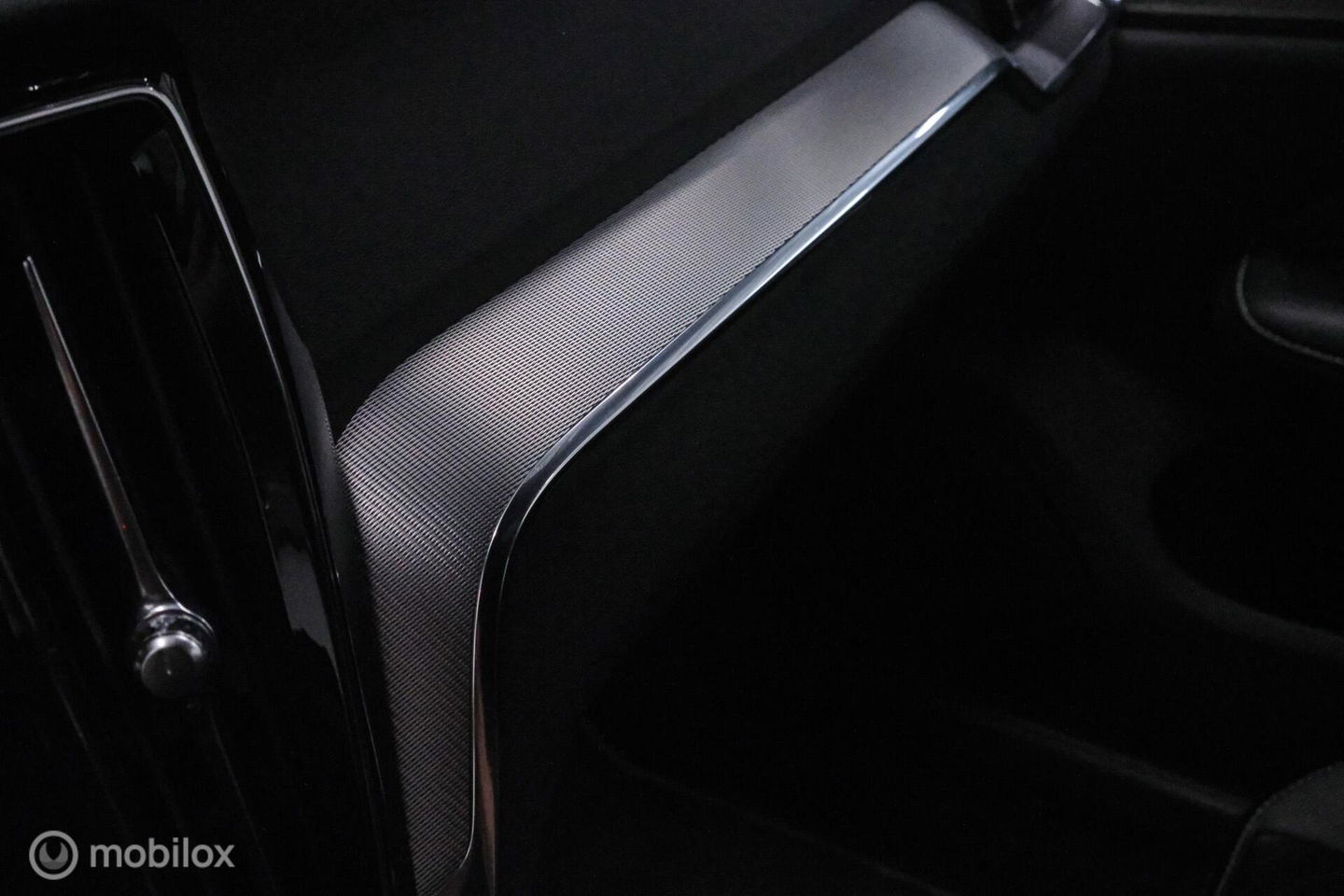 Volvo V60 2.0 T6 Recharge AWD R-Design 340 pk | Harman kardon | Adaptive | Stoel + stuurwiel verwarming | Trekhaak | DAB | LED | Memory |