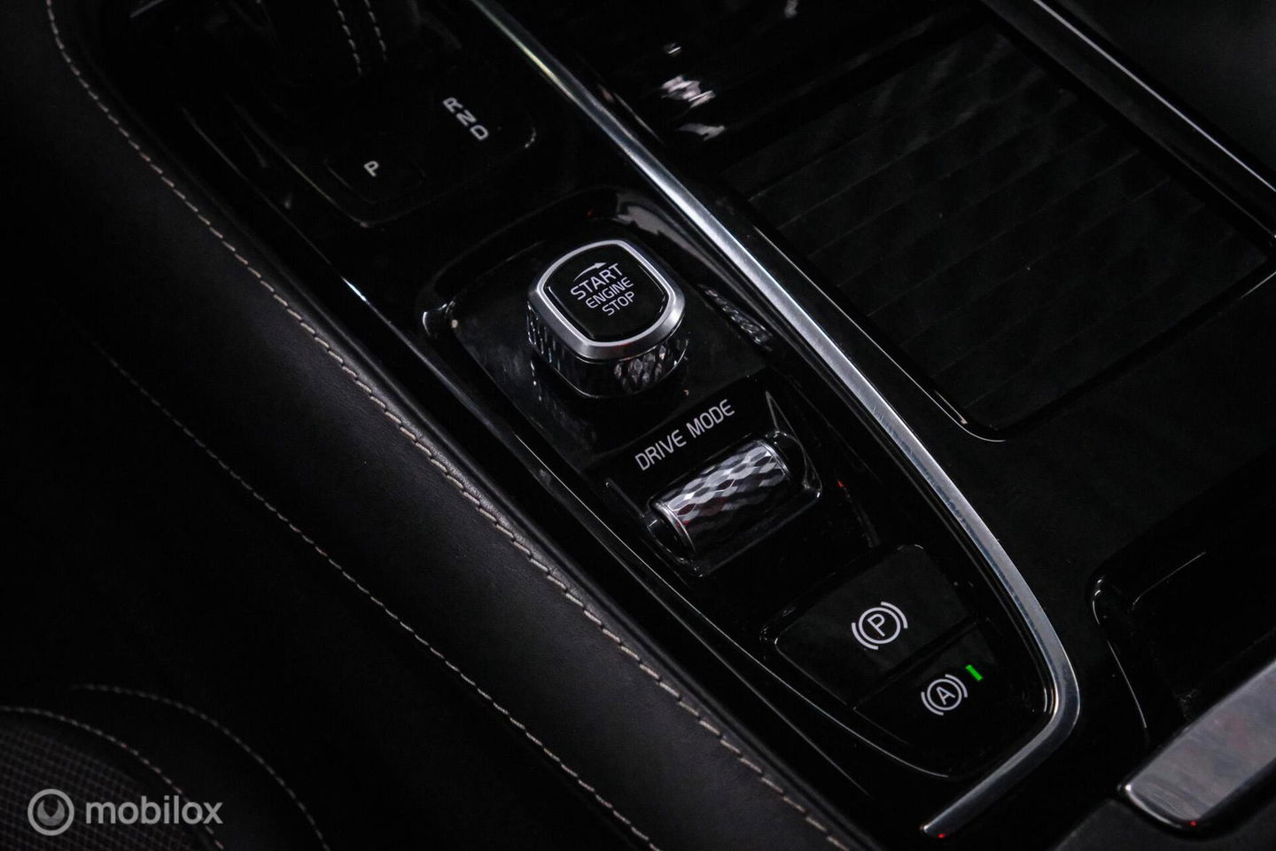 Volvo V60 2.0 T6 Recharge AWD R-Design 340 pk | Harman kardon | Adaptive | Stoel + stuurwiel verwarming | Trekhaak | DAB | LED | Memory |