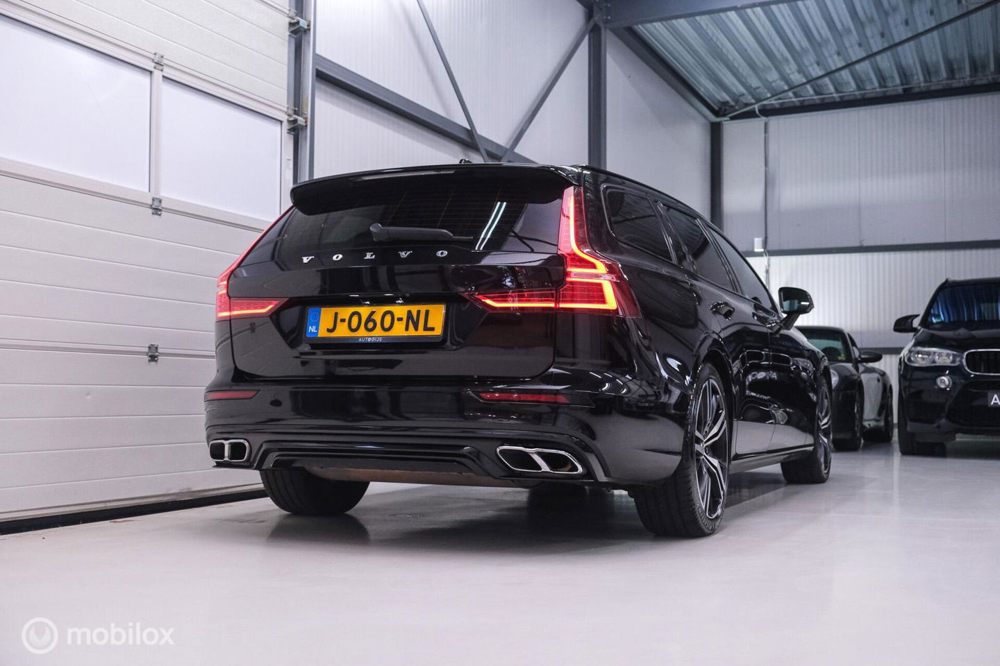 Volvo V60 2.0 T6 Recharge AWD R-Design 340 pk | Harman kardon | Adaptive | Stoel + stuurwiel verwarming | Trekhaak | DAB | LED | Memory |