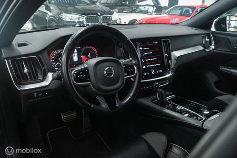 Volvo V60 2.0 T6 Recharge AWD R-Design 340 pk | Harman kardon | Adaptive | Stoel + stuurwiel verwarming | Trekhaak | DAB | LED | Memory |