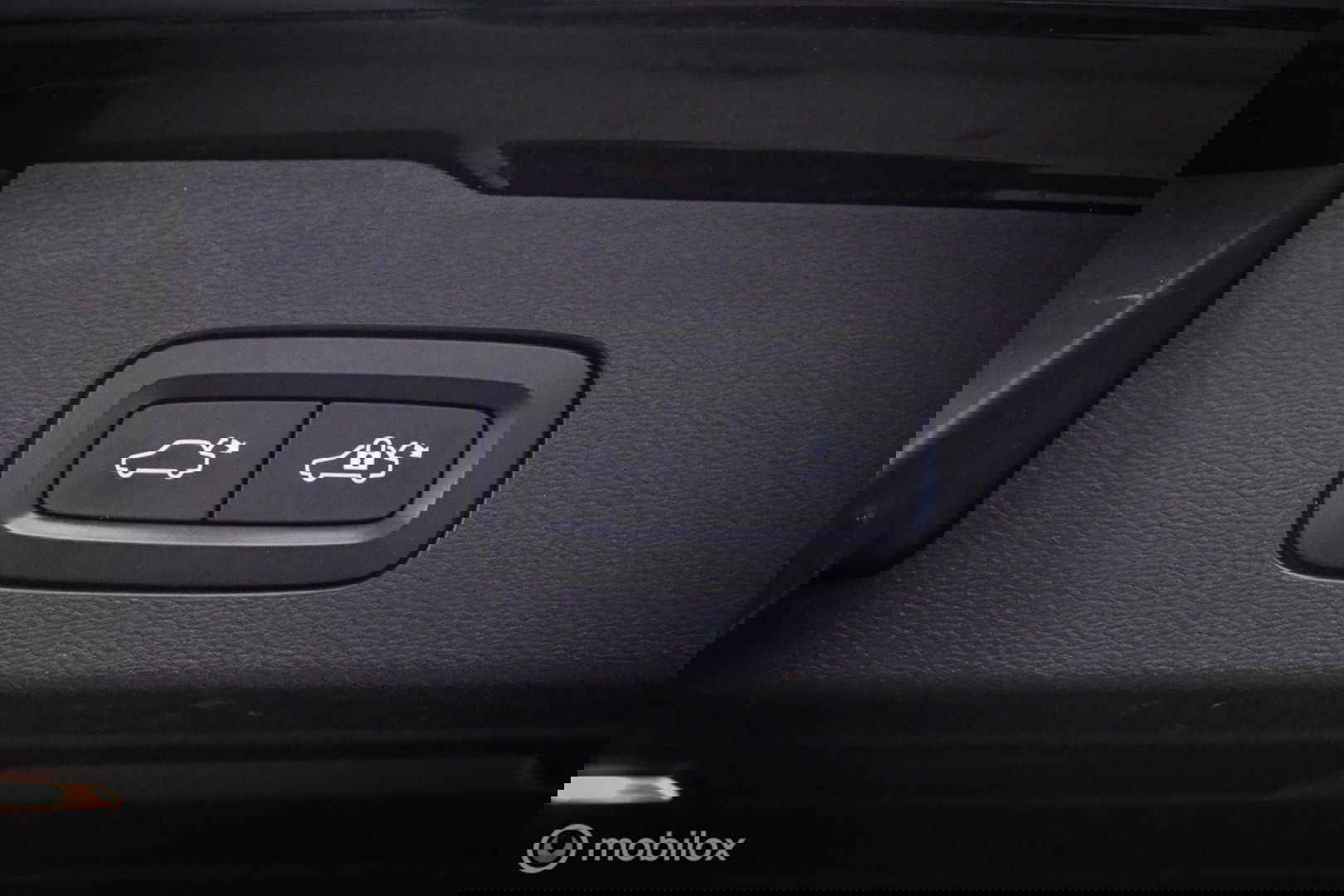 Volvo V60 2.0 T6 Recharge AWD R-Design 340 pk | Harman kardon | Adaptive | Stoel + stuurwiel verwarming | Trekhaak | DAB | LED | Memory |