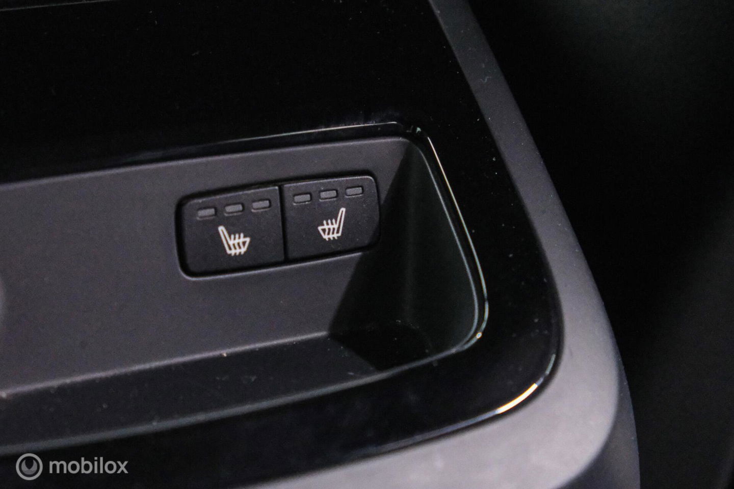 Volvo V60 2.0 T6 Recharge AWD R-Design 340 pk | Harman kardon | Adaptive | Stoel + stuurwiel verwarming | Trekhaak | DAB | LED | Memory |