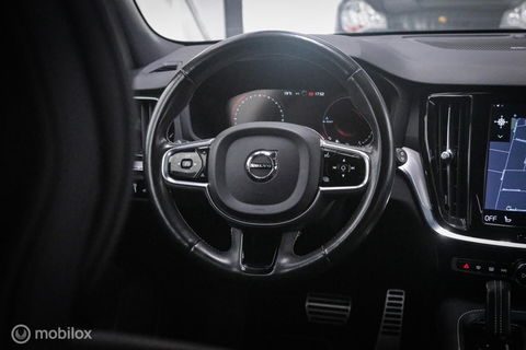 Volvo V60 2.0 T6 Recharge AWD R-Design 340 pk | Harman kardon | Adaptive | Stoel + stuurwiel verwarming | Trekhaak | DAB | LED | Memory |
