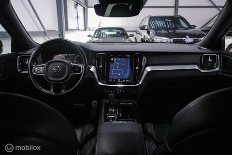 Volvo V60 2.0 T6 Recharge AWD R-Design 340 pk | Harman kardon | Adaptive | Stoel + stuurwiel verwarming | Trekhaak | DAB | LED | Memory |