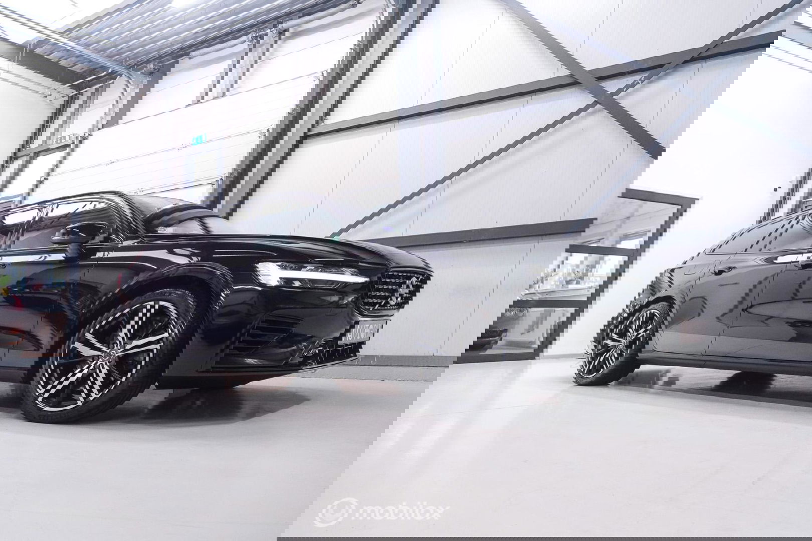 Volvo V60 2.0 T6 Recharge AWD R-Design 340 pk | Harman kardon | Adaptive | Stoel + stuurwiel verwarming | Trekhaak | DAB | LED | Memory |