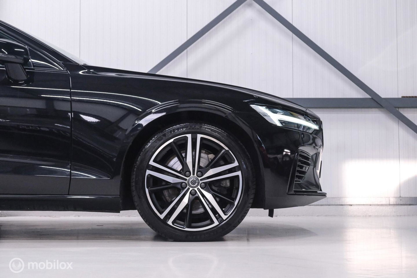 Volvo V60 2.0 T6 Recharge AWD R-Design 340 pk | Harman kardon | Adaptive | Stoel + stuurwiel verwarming | Trekhaak | DAB | LED | Memory |