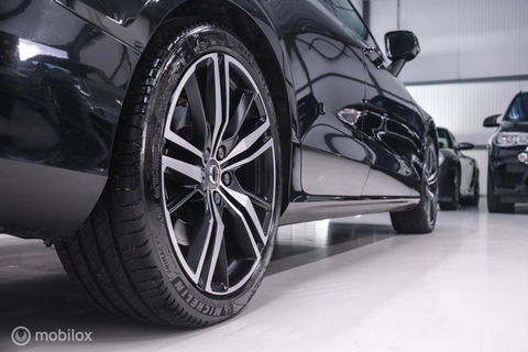 Volvo V60 2.0 T6 Recharge AWD R-Design 340 pk | Harman kardon | Adaptive | Stoel + stuurwiel verwarming | Trekhaak | DAB | LED | Memory |