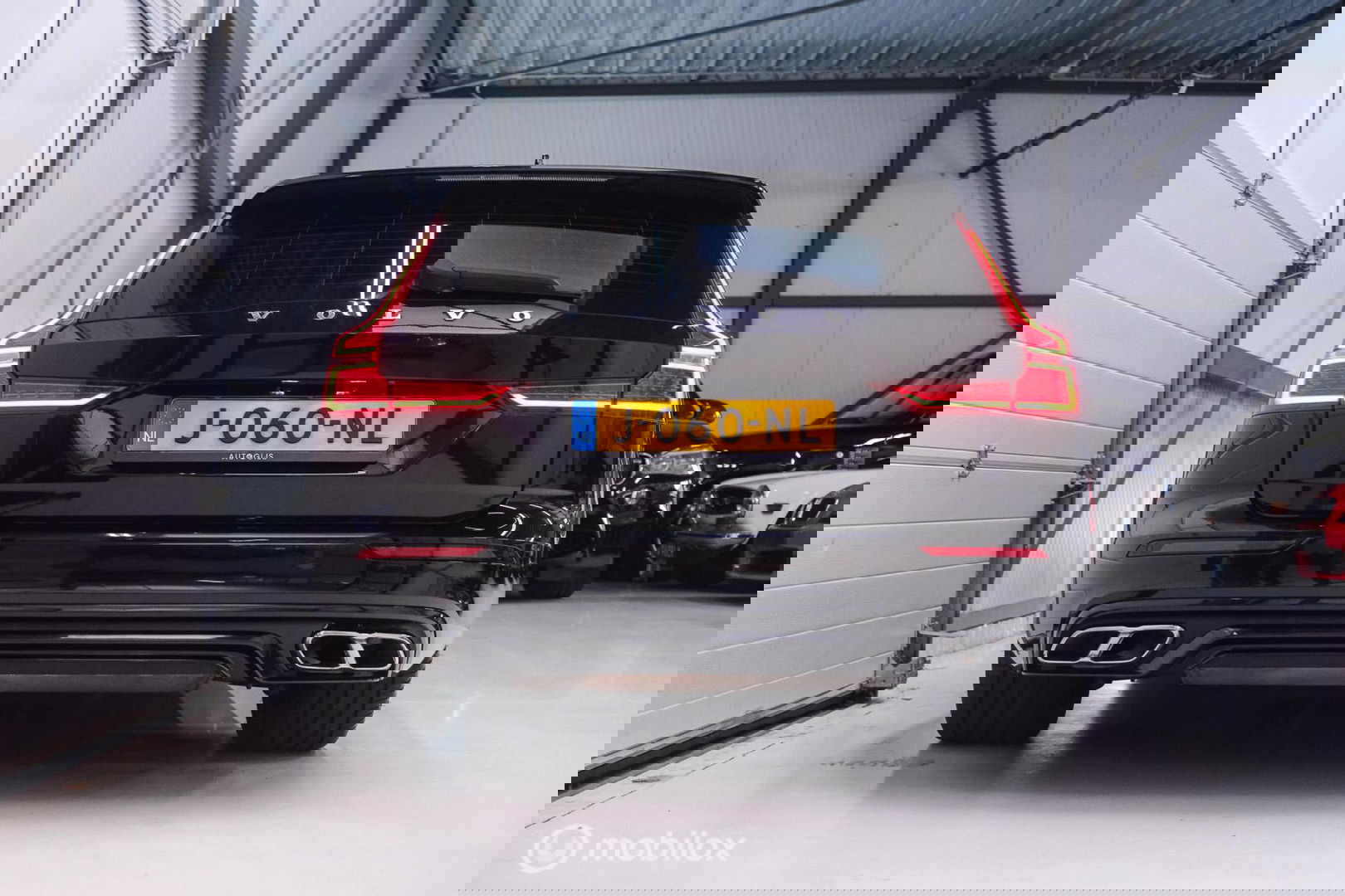 Volvo V60 2.0 T6 Recharge AWD R-Design 340 pk | Harman kardon | Adaptive | Stoel + stuurwiel verwarming | Trekhaak | DAB | LED | Memory |
