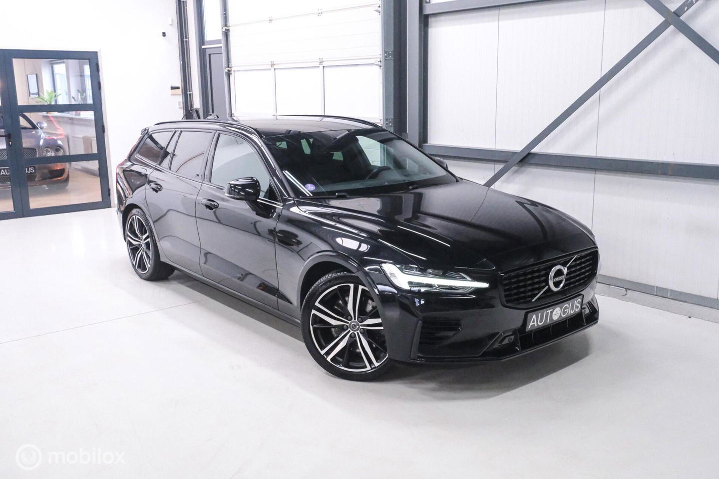 Volvo V60 2.0 T6 Recharge AWD R-Design 340 pk | Harman kardon | Adaptive | Stoel + stuurwiel verwarming | Trekhaak | DAB | LED | Memory |