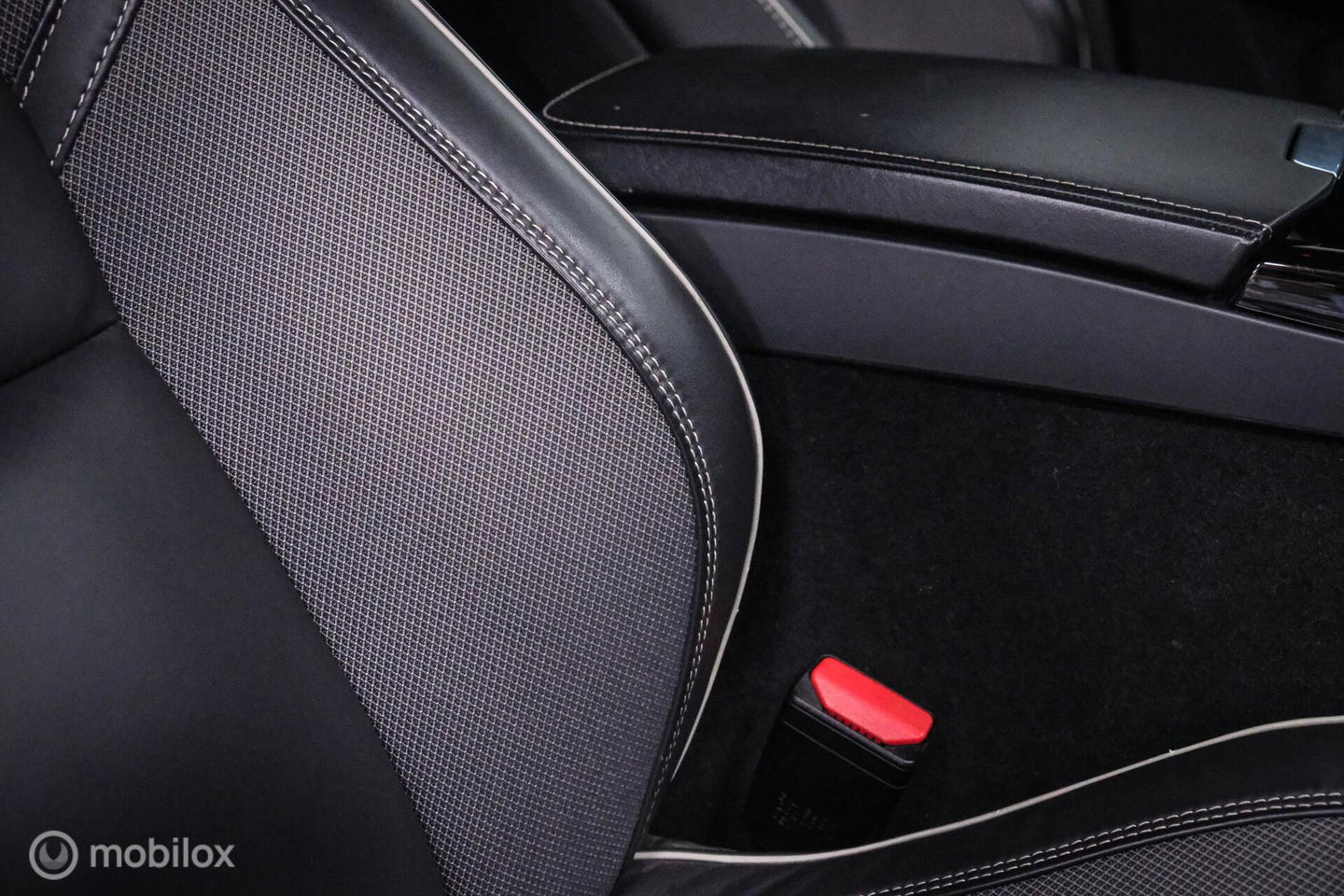 Volvo V60 2.0 T6 Recharge AWD R-Design 340 pk | Harman kardon | Adaptive | Stoel + stuurwiel verwarming | Trekhaak | DAB | LED | Memory |