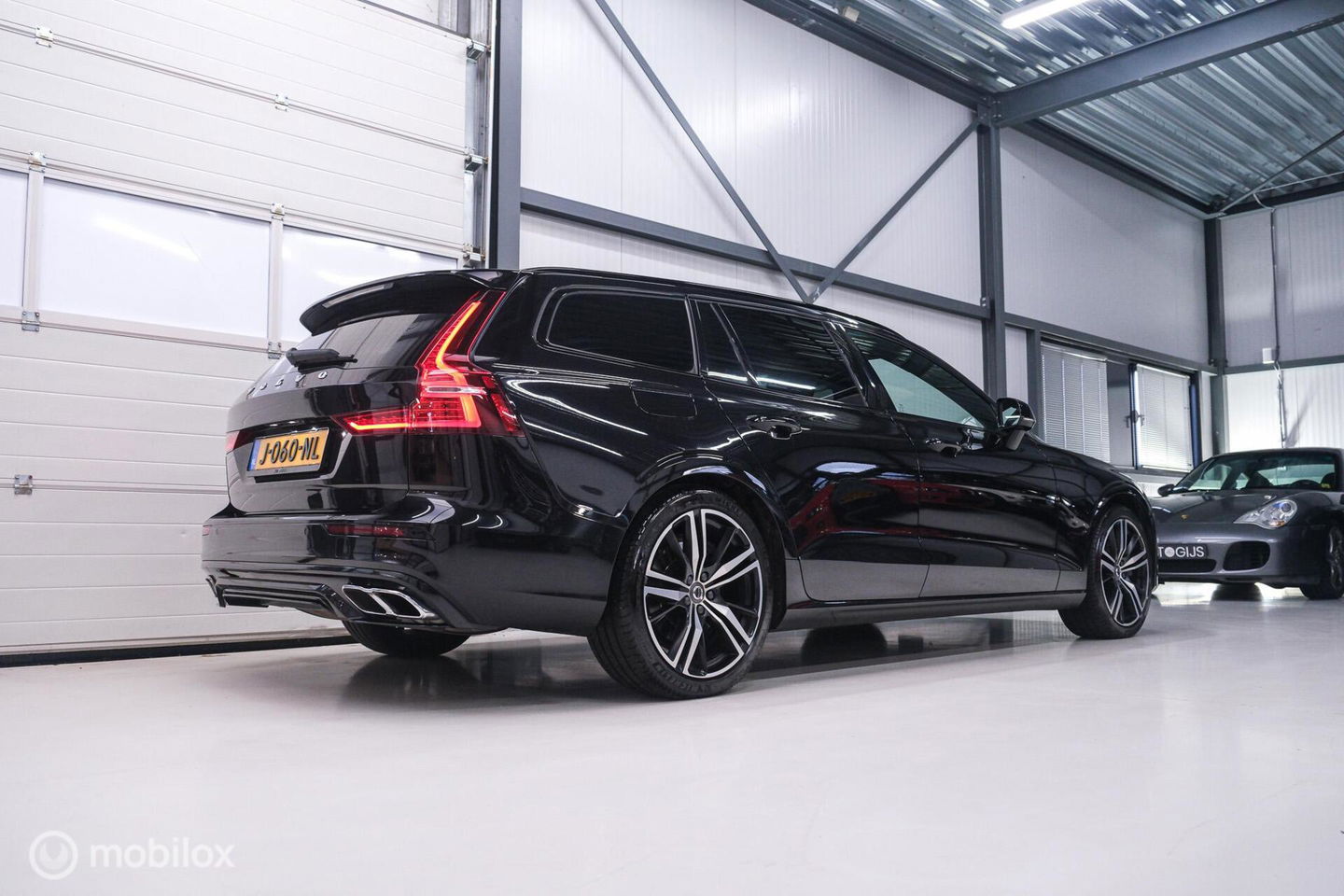 Volvo V60 2.0 T6 Recharge AWD R-Design 340 pk | Harman kardon | Adaptive | Stoel + stuurwiel verwarming | Trekhaak | DAB | LED | Memory |