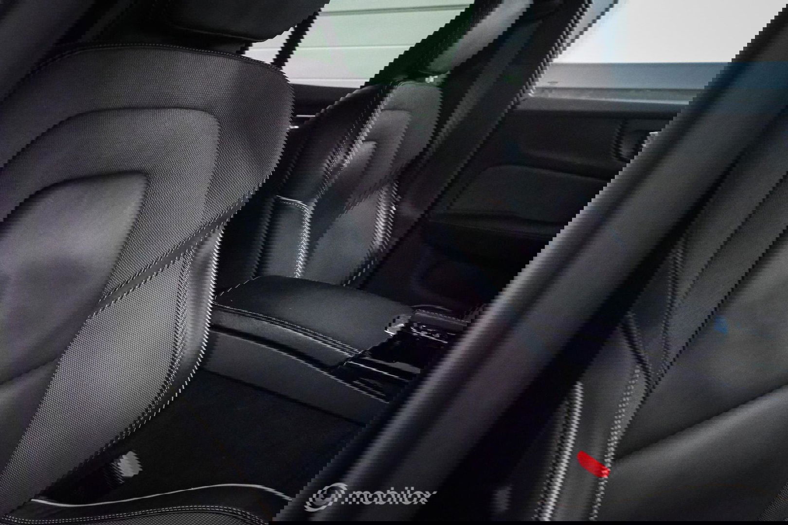 Volvo V60 2.0 T6 Recharge AWD R-Design 340 pk | Harman kardon | Adaptive | Stoel + stuurwiel verwarming | Trekhaak | DAB | LED | Memory |