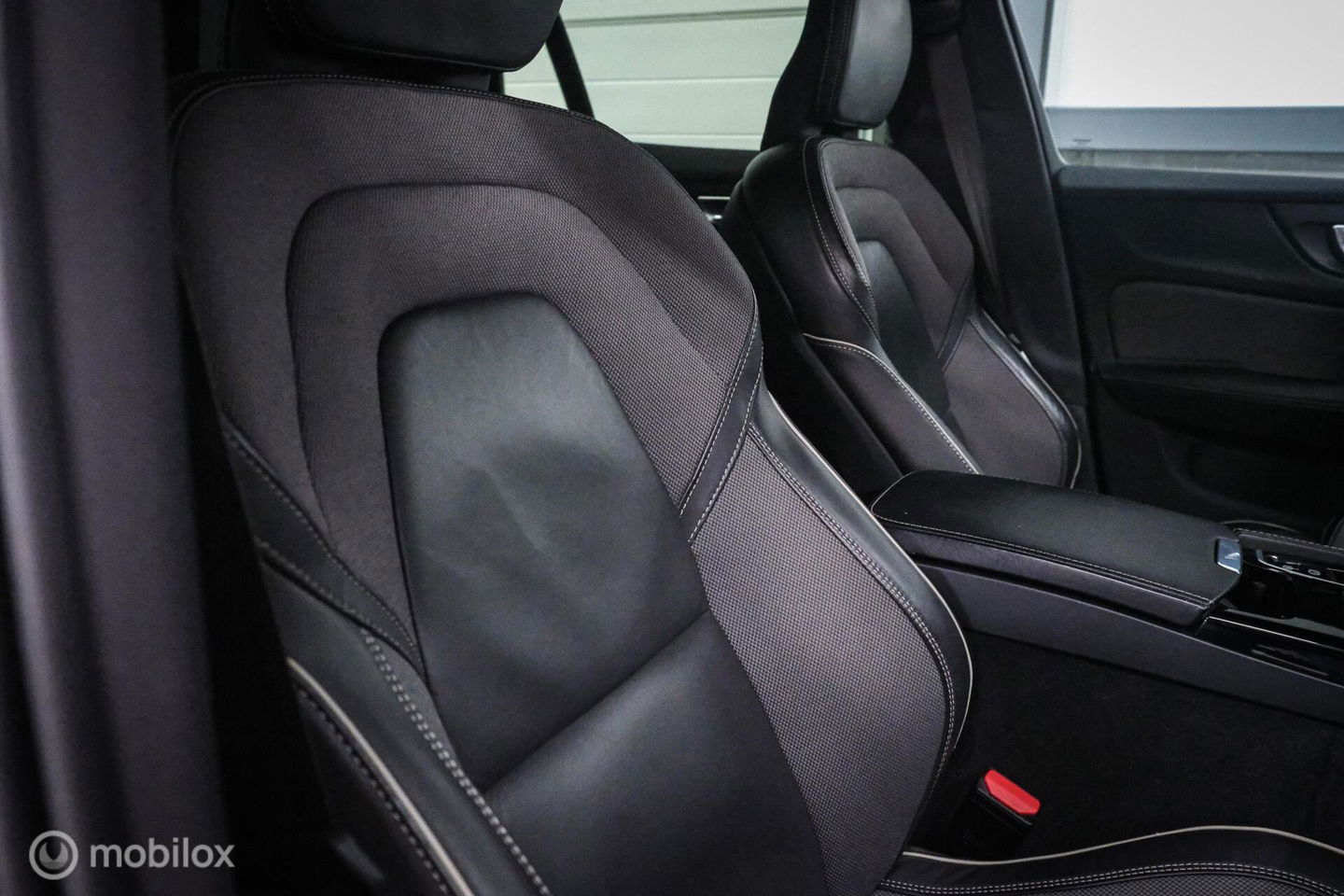 Volvo V60 2.0 T6 Recharge AWD R-Design 340 pk | Harman kardon | Adaptive | Stoel + stuurwiel verwarming | Trekhaak | DAB | LED | Memory |