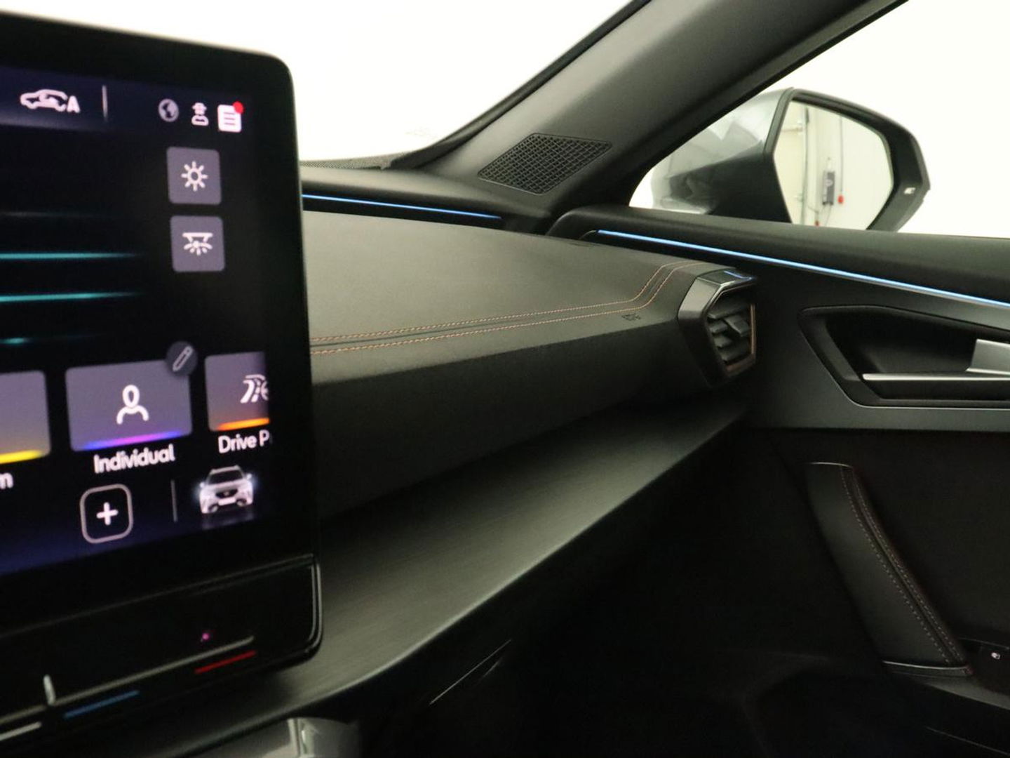 CUPRA Formentor 1.4 e-Hybrid VZ | 245pk | Stoel & stuurverwarming | 360 Camera | Carplay | Adaptive cruise | Navigatie | Sfeerverlichting | Keyless | Full LED | PHEV | Plug In