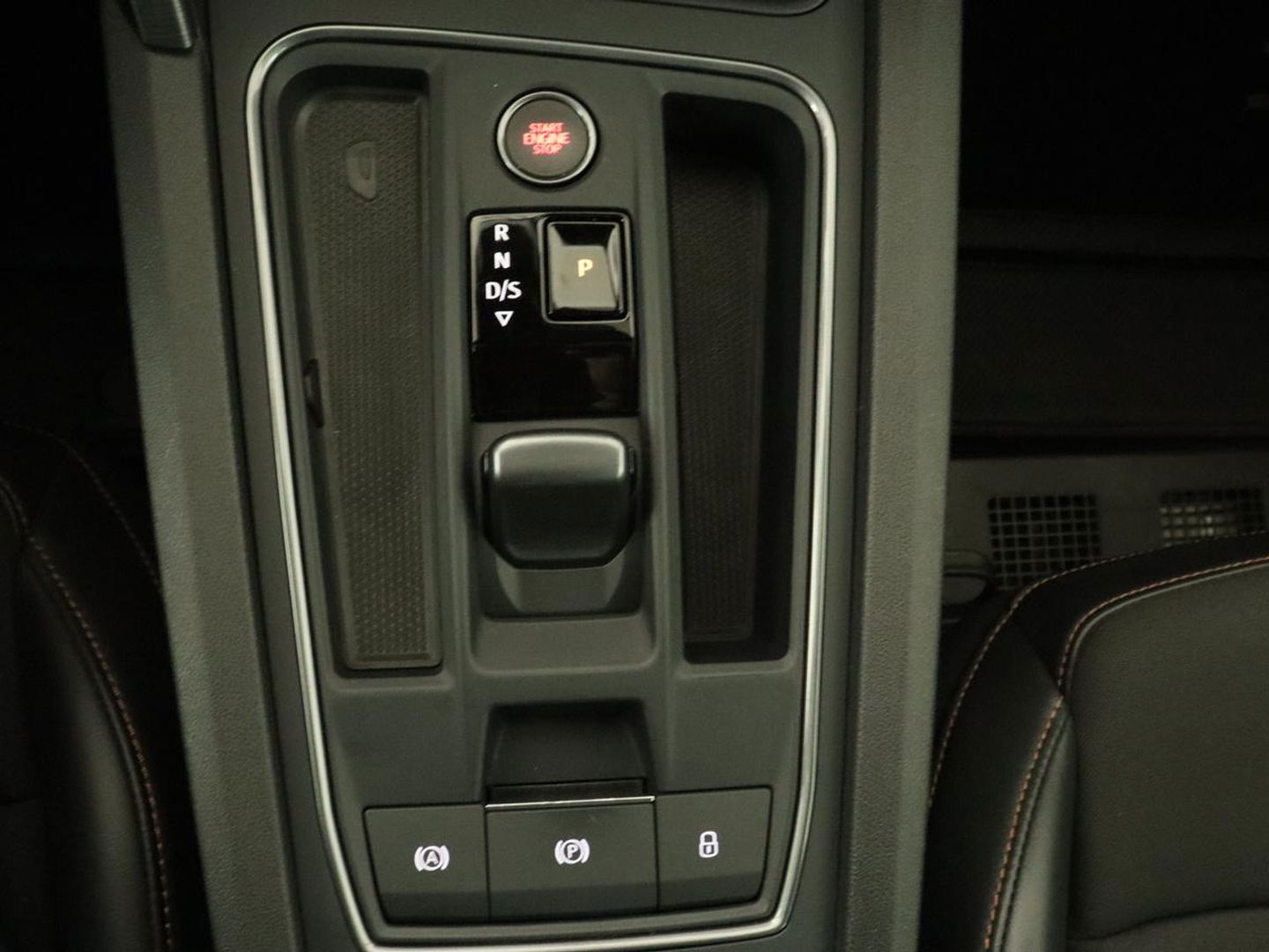 CUPRA Formentor 1.4 e-Hybrid VZ | 245pk | Stoel & stuurverwarming | 360 Camera | Carplay | Adaptive cruise | Navigatie | Sfeerverlichting | Keyless | Full LED | PHEV | Plug In