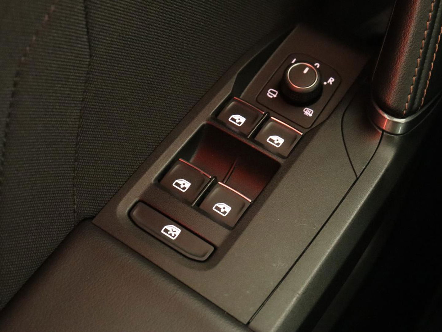 CUPRA Formentor 1.4 e-Hybrid VZ | 245pk | Stoel & stuurverwarming | 360 Camera | Carplay | Adaptive cruise | Navigatie | Sfeerverlichting | Keyless | Full LED | PHEV | Plug In