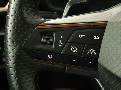 CUPRA Formentor 1.4 e-Hybrid VZ | 245pk | Stoel & stuurverwarming | 360 Camera | Carplay | Adaptive cruise | Navigatie | Sfeerverlichting | Keyless | Full LED | PHEV | Plug In