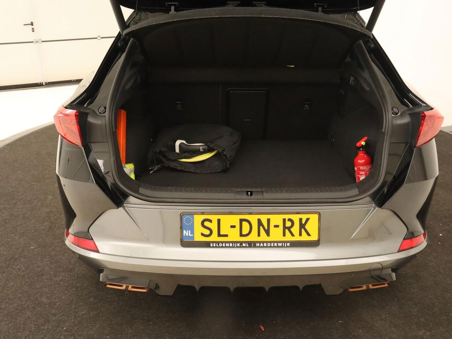 CUPRA Formentor 1.4 e-Hybrid VZ | 245pk | Stoel & stuurverwarming | 360 Camera | Carplay | Adaptive cruise | Navigatie | Sfeerverlichting | Keyless | Full LED | PHEV | Plug In