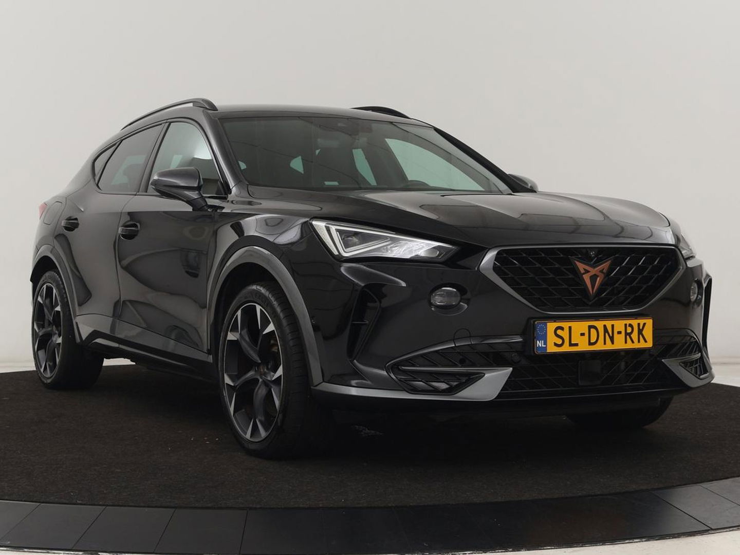 CUPRA Formentor 1.4 e-Hybrid VZ | 245pk | Stoel & stuurverwarming | 360 Camera | Carplay | Adaptive cruise | Navigatie | Sfeerverlichting | Keyless | Full LED | PHEV | Plug In