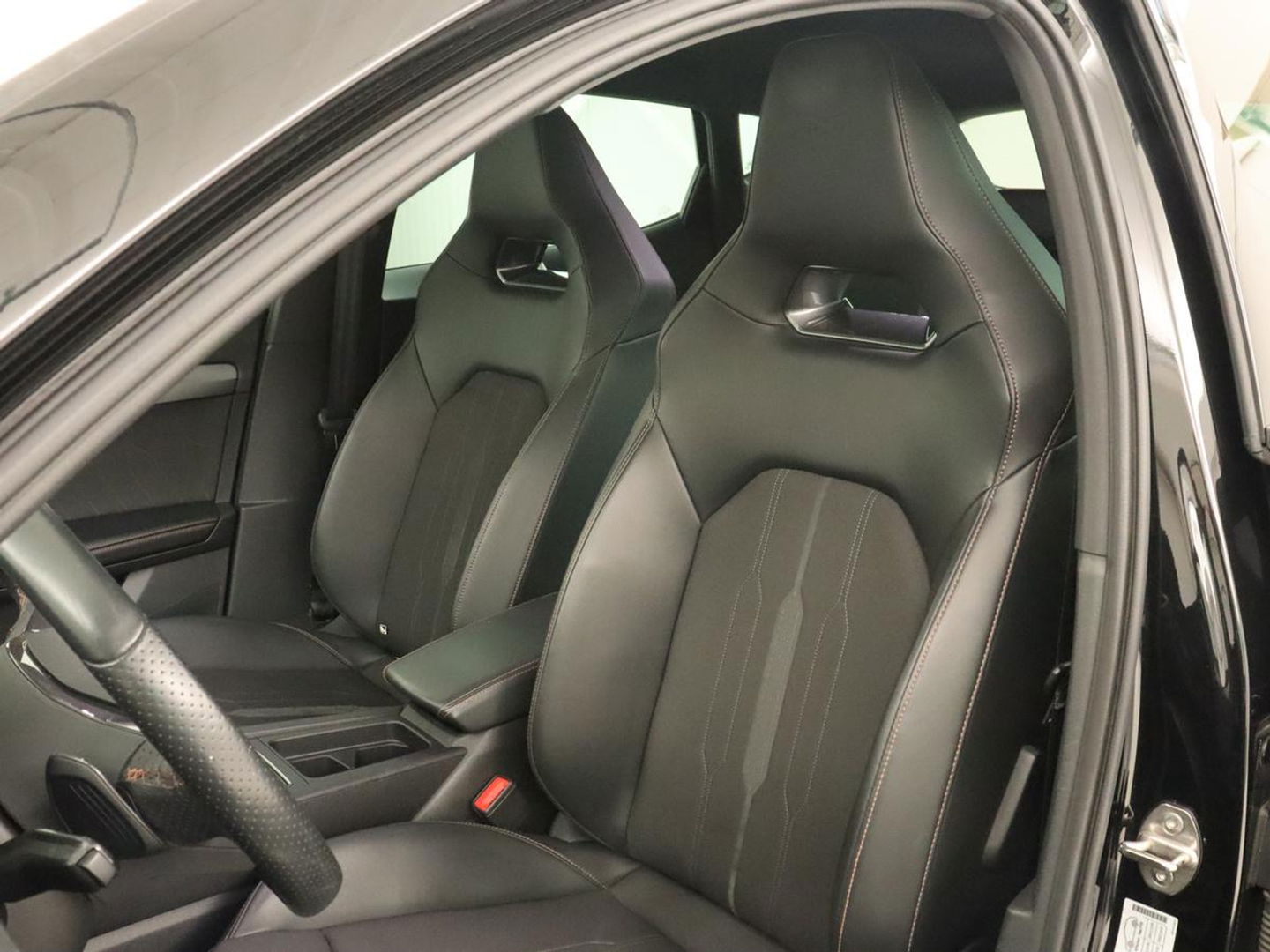 CUPRA Formentor 1.4 e-Hybrid VZ | 245pk | Stoel & stuurverwarming | 360 Camera | Carplay | Adaptive cruise | Navigatie | Sfeerverlichting | Keyless | Full LED | PHEV | Plug In