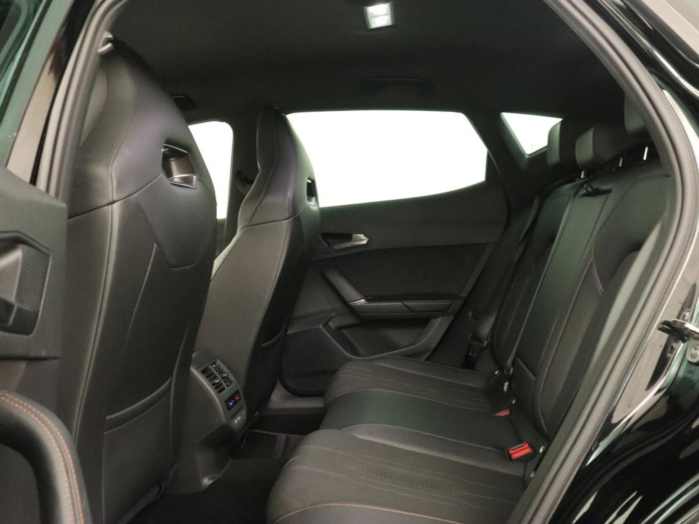 CUPRA Formentor 1.4 e-Hybrid VZ | 245pk | Stoel & stuurverwarming | 360 Camera | Carplay | Adaptive cruise | Navigatie | Sfeerverlichting | Keyless | Full LED | PHEV | Plug In