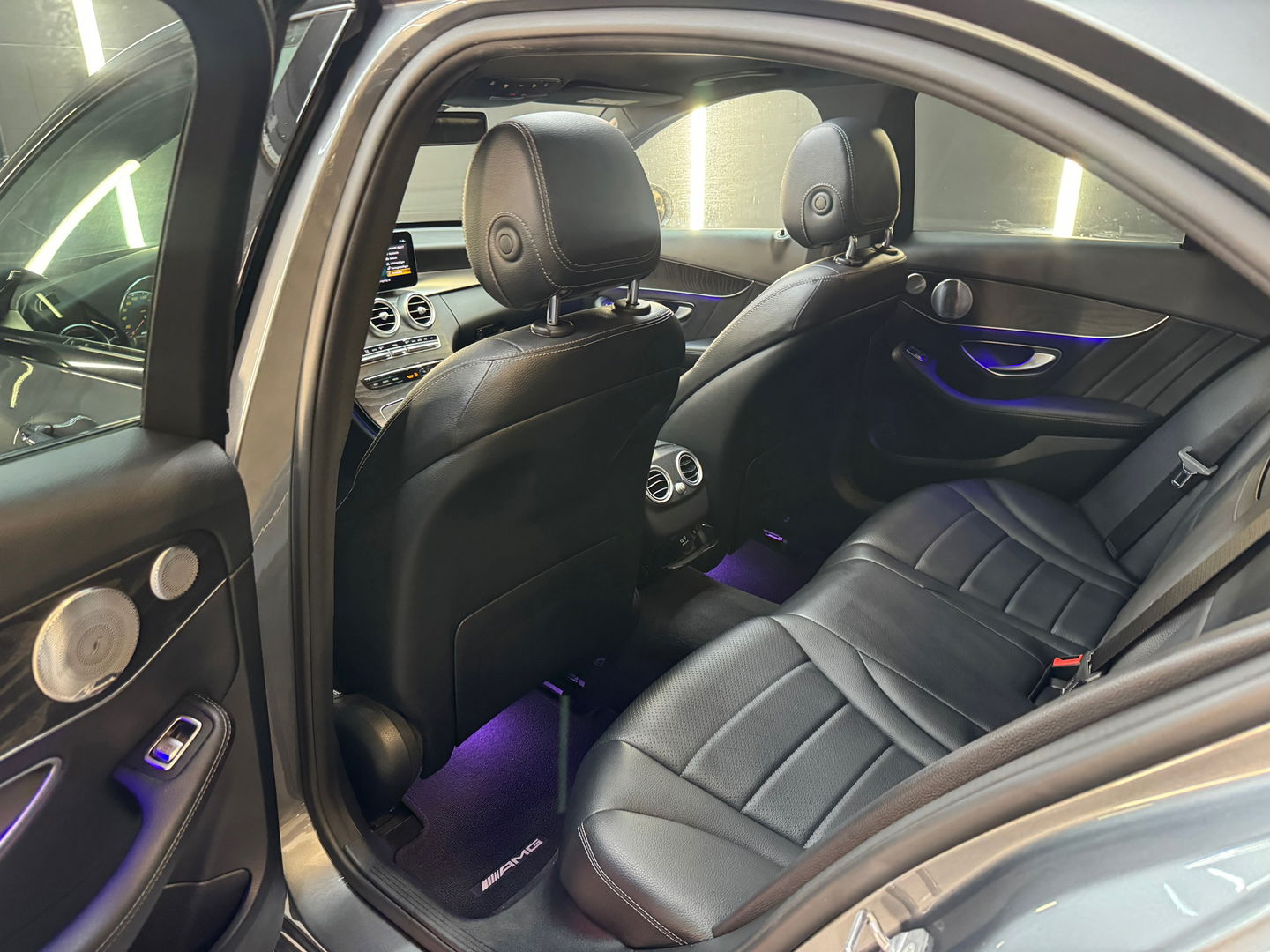 Mercedes-Benz C-Klasse 180 AMG Premium+ Pano|Keyless|Burmester