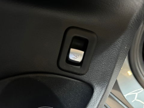 Mercedes-Benz C-Klasse 180 AMG Premium+ Pano|Keyless|Burmester