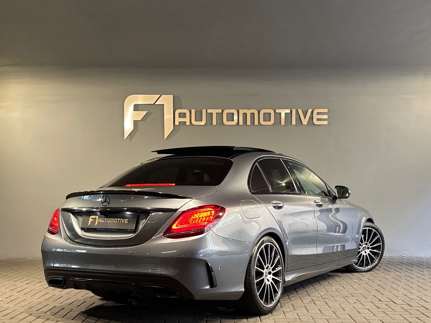 Mercedes-Benz C-Klasse 180 AMG Premium+ Pano|Keyless|Burmester