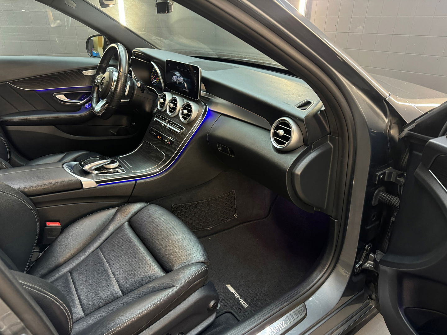 Mercedes-Benz C-Klasse 180 AMG Premium+ Pano|Keyless|Burmester