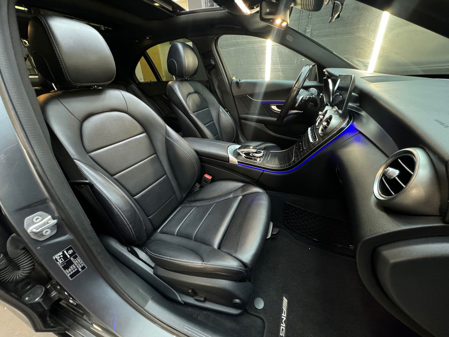 Mercedes-Benz C-Klasse 180 AMG Premium+ Pano|Keyless|Burmester