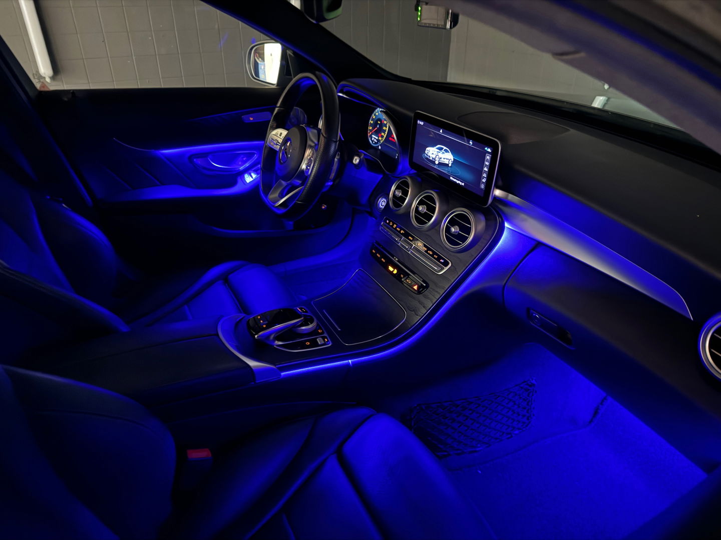 Mercedes-Benz C-Klasse 180 AMG Premium+ Pano|Keyless|Burmester