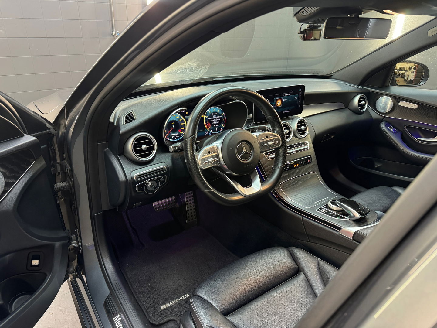 Mercedes-Benz C-Klasse 180 AMG Premium+ Pano|Keyless|Burmester