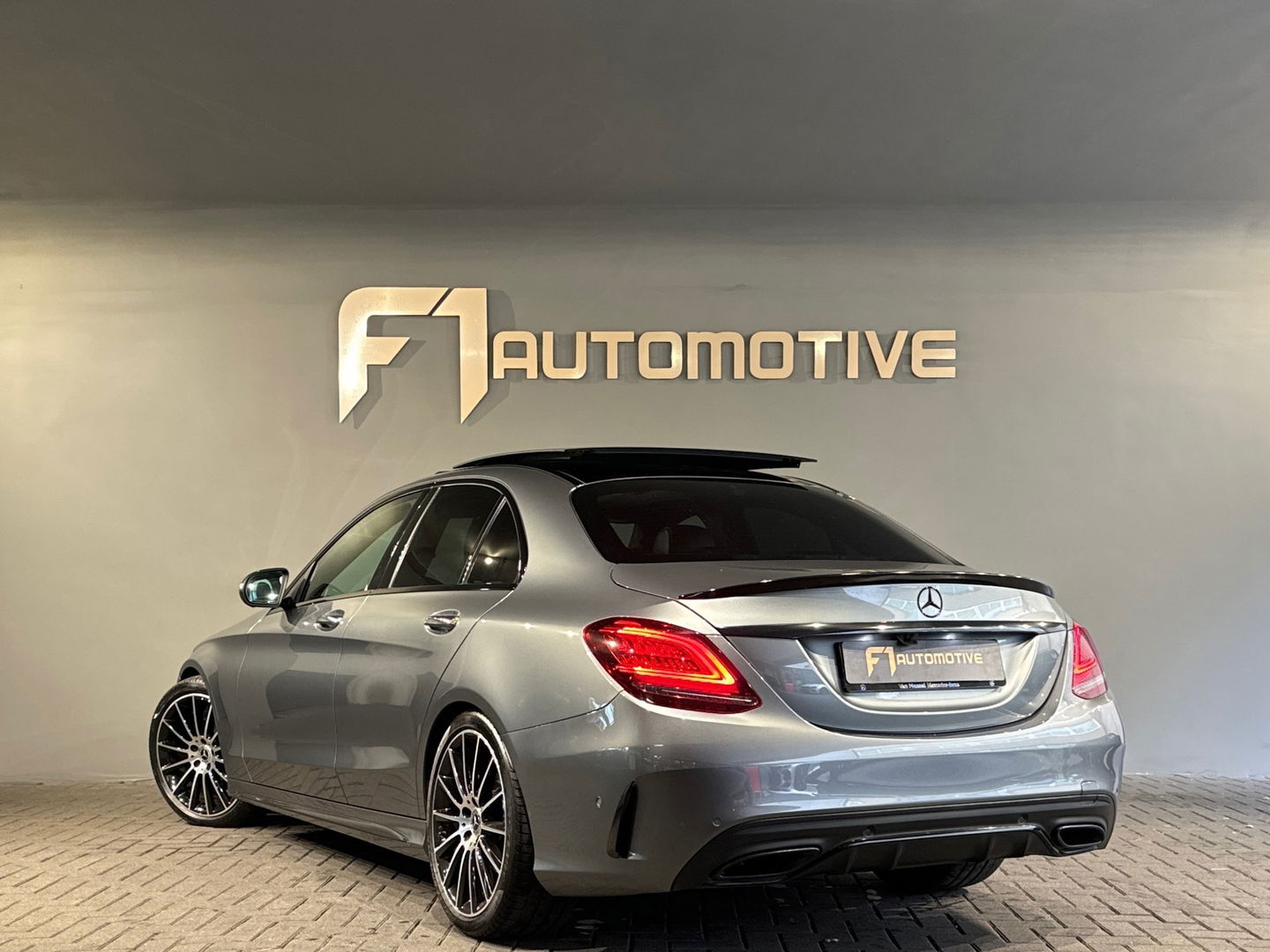 Mercedes-Benz C-Klasse 180 AMG Premium+ Pano|Keyless|Burmester