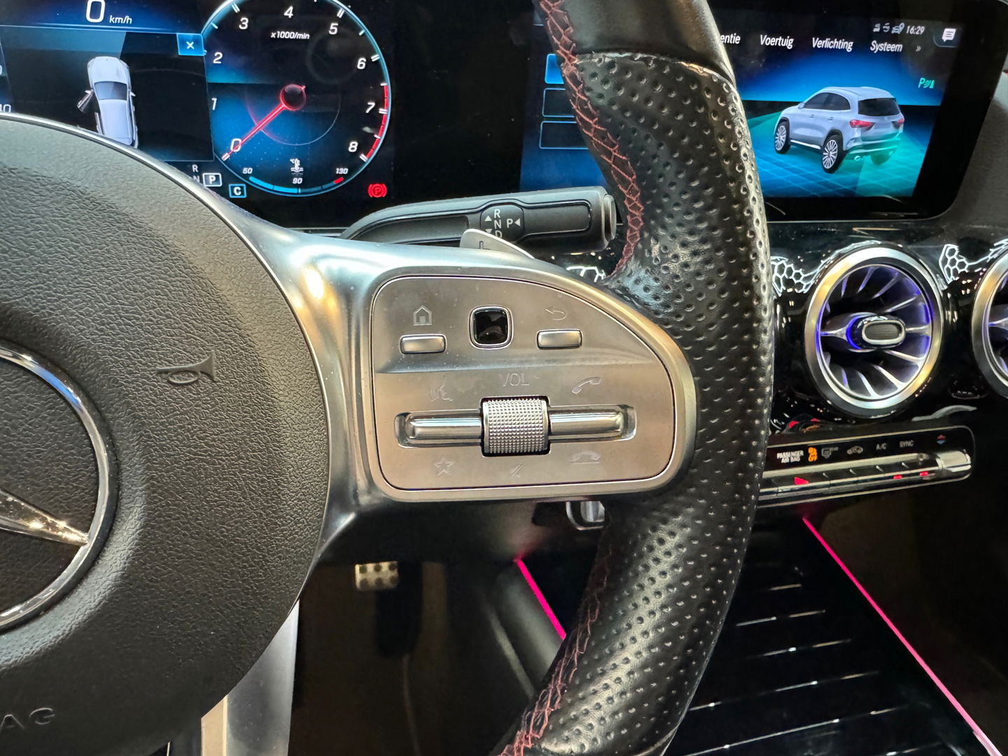 Mercedes-Benz GLA AMG 35 4M Pano|Memory|HuD|Carbon|VOL