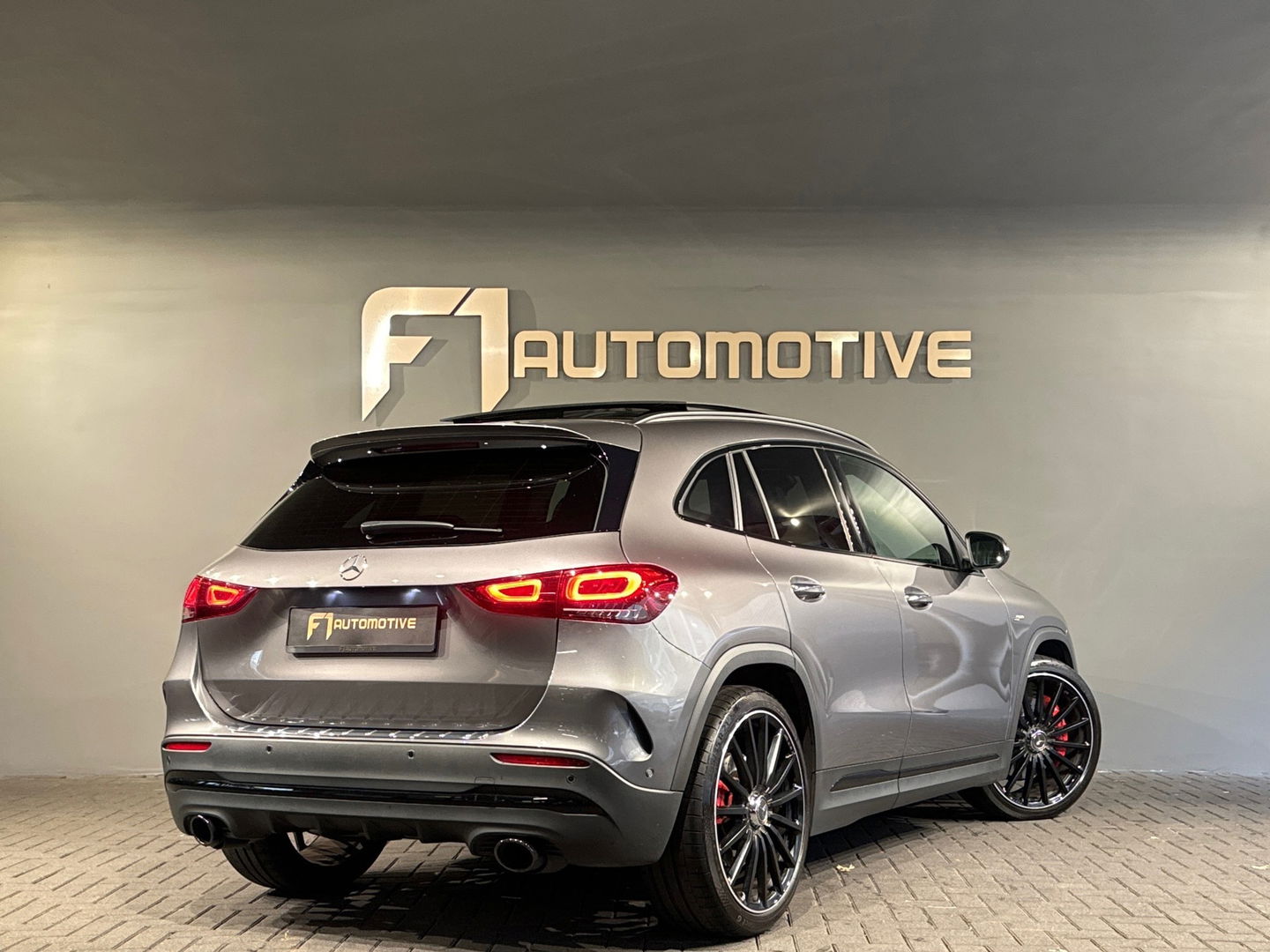 Mercedes-Benz GLA AMG 35 4M Pano|Memory|HuD|Carbon|VOL