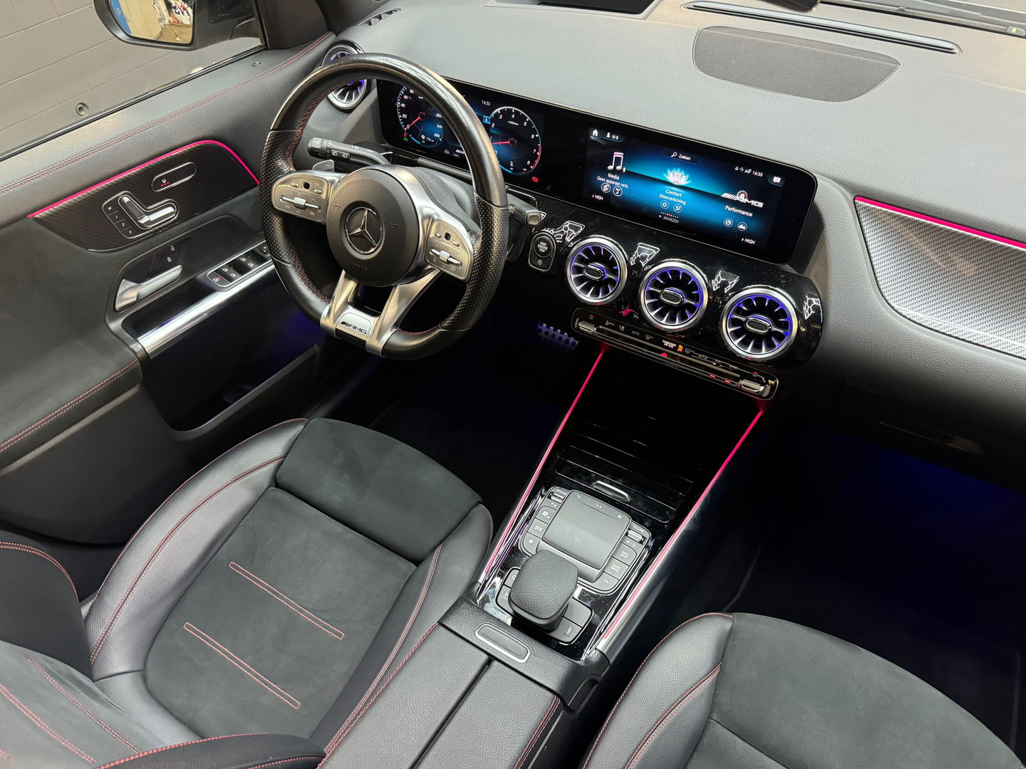 Mercedes-Benz GLA AMG 35 4M Pano|Memory|HuD|Carbon|VOL