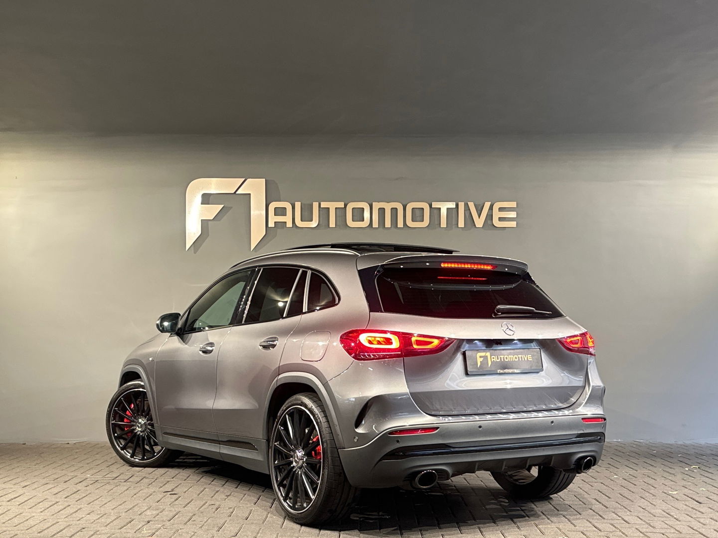 Mercedes-Benz GLA AMG 35 4M Pano|Memory|HuD|Carbon|VOL