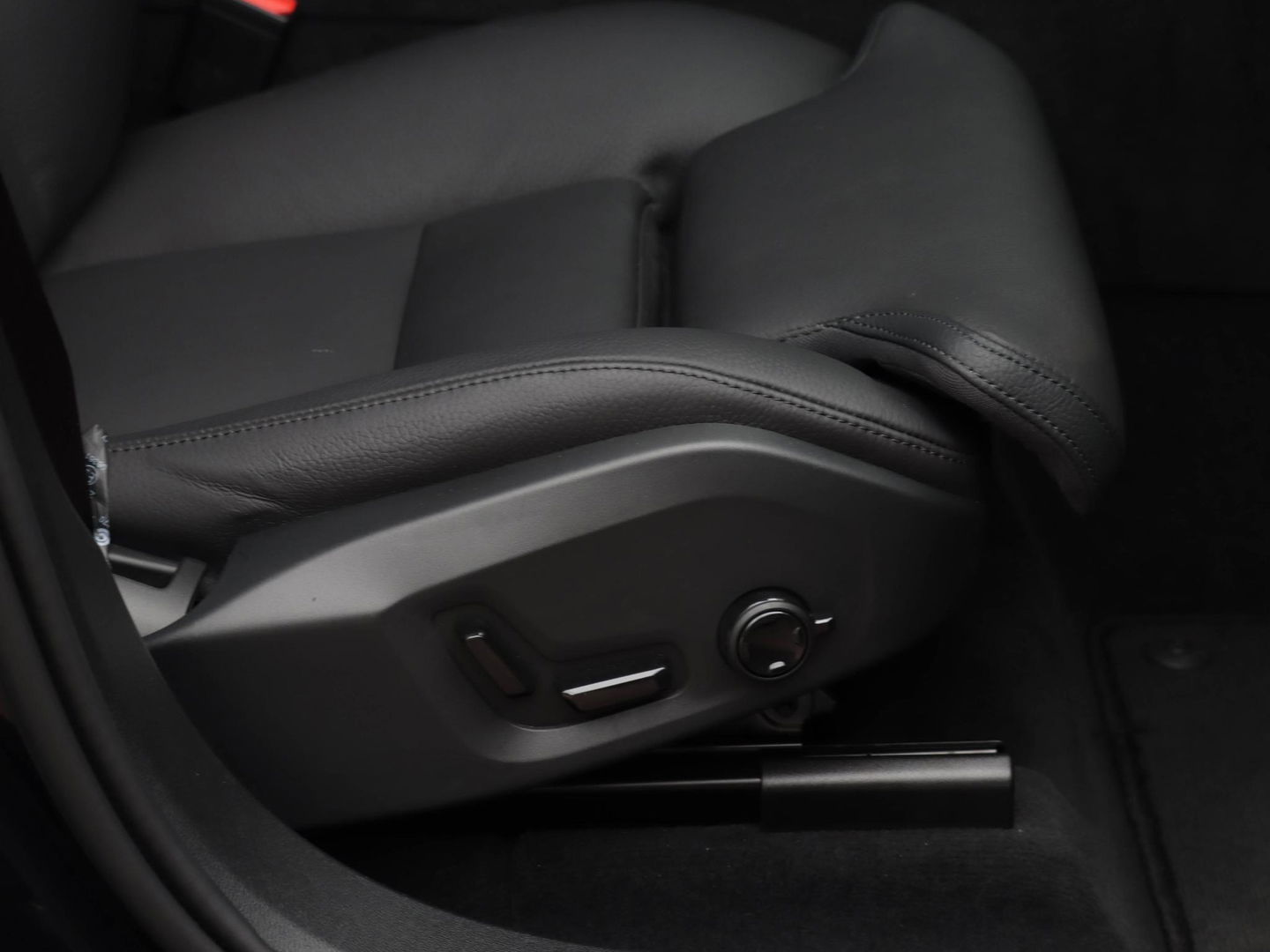 Volvo XC60 T8 AWD Plus Dark 455PK | Harman Kardon | 22'' | 360 Cam | Winterpakket